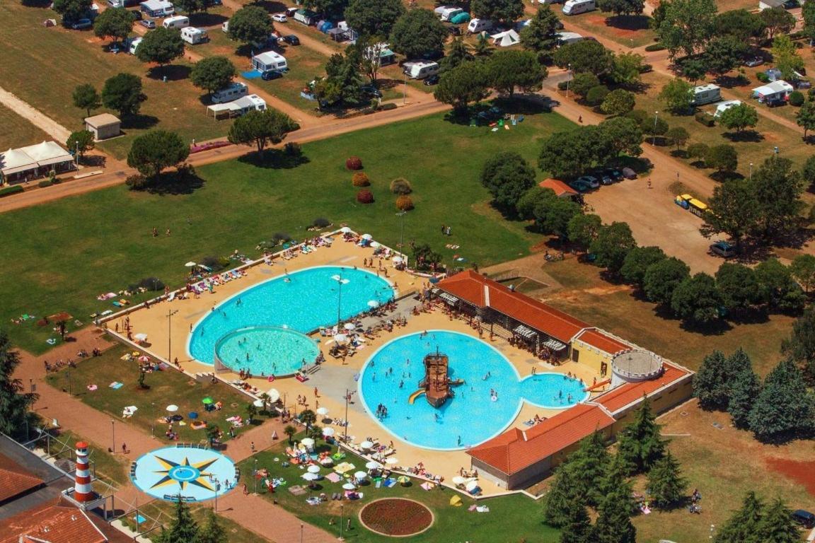 Panorama Mobile Homes In Camping Park Умаг Экстерьер фото